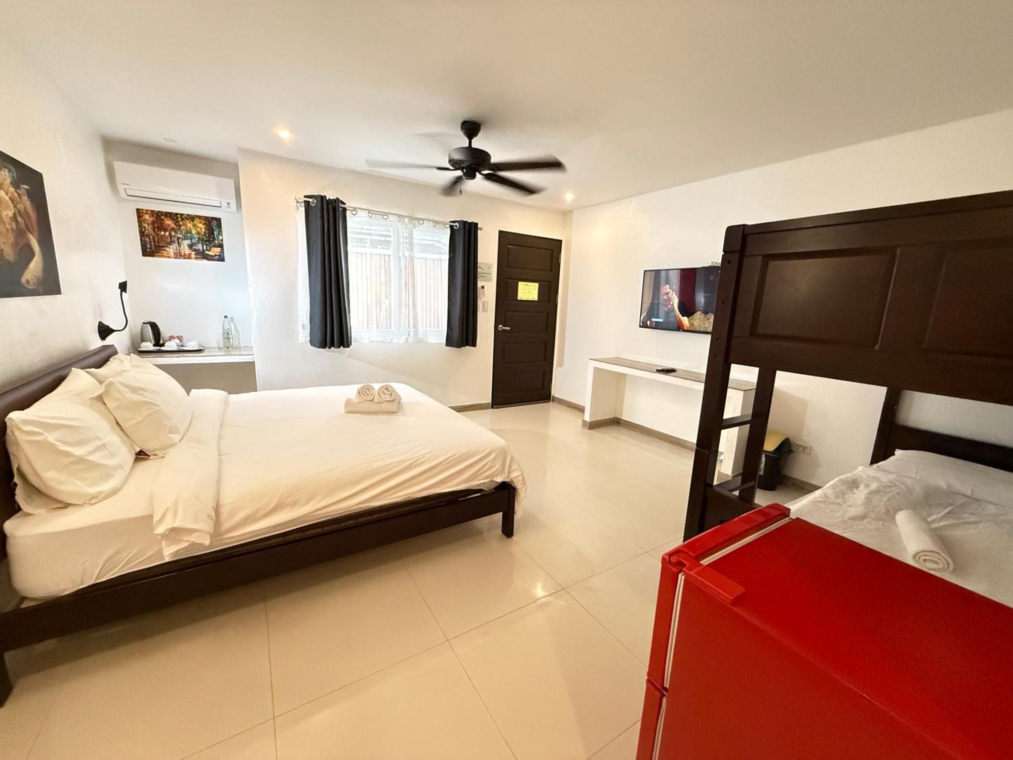 Calypso Beach And Dive Resort Manoc-Manoc Exteriér fotografie